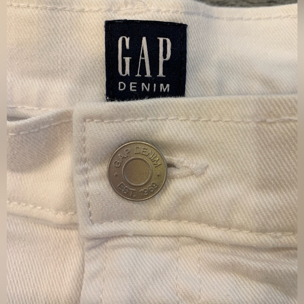 GAP Women's Off-White Jean Shorts - Picture 3 of 7